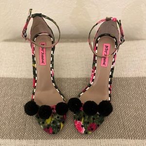 Betsey Johnson heels, adorable!
